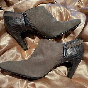 Women’s Bandolino booties 8 1/2